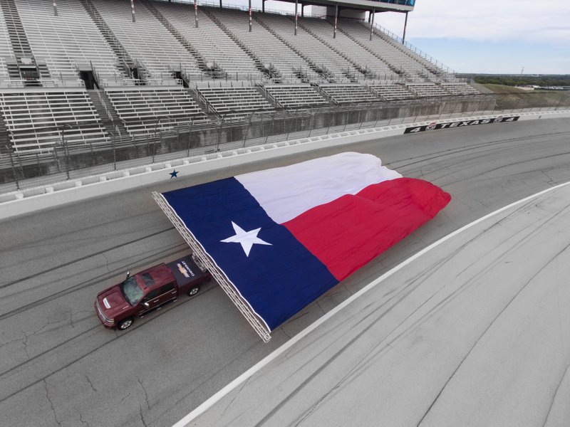 Illustration for article titled Chevy Tows Gigantic Texas Flag With Truck, Also Sets World Record With Other Flag